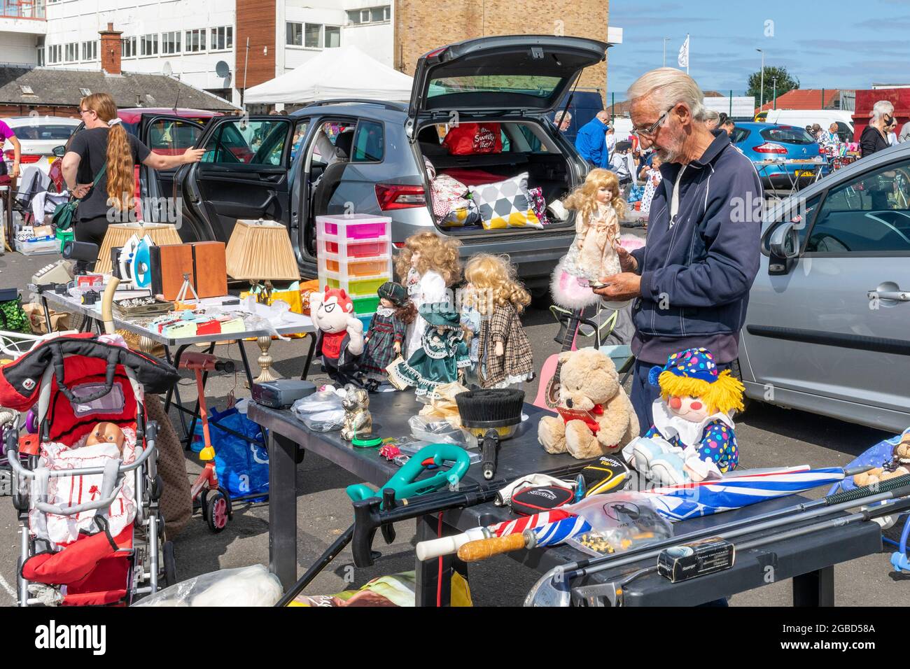 Stall holders at the car boot sale market, Ayr, Scotland, UK Stock