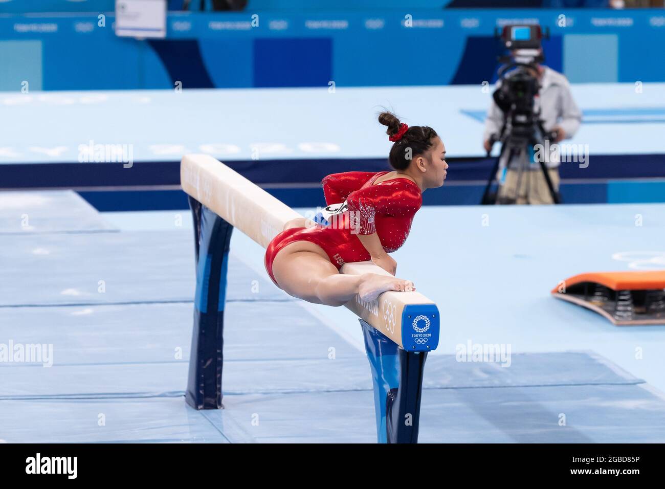 August 03, 2021: Sunisa Lee (395) of United States does splits on beam ...
