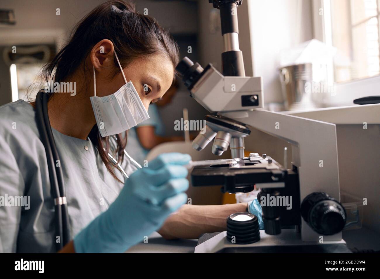Female laboratory assistant hires stock photography and images Alamy
