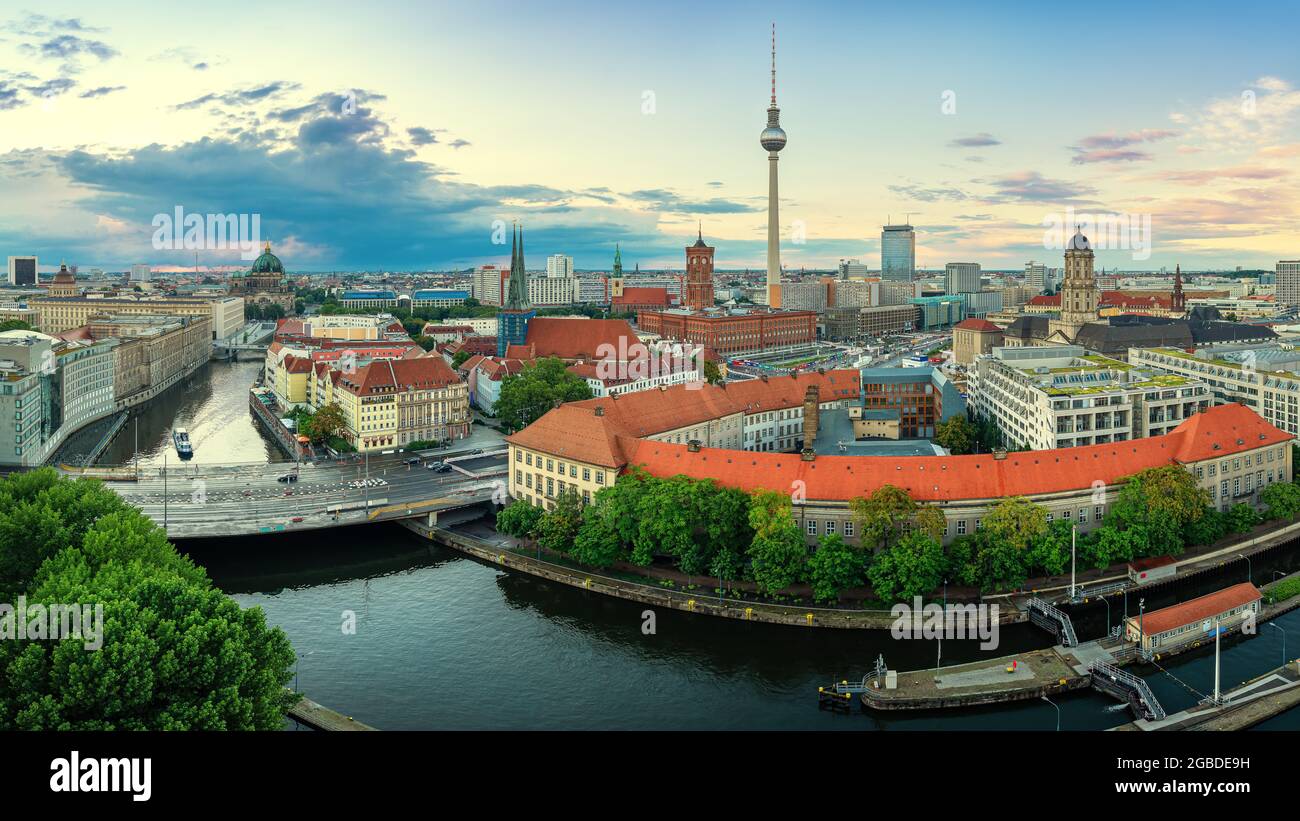 Berlin skyline panorama germany hi-res stock photography and images - Alamy