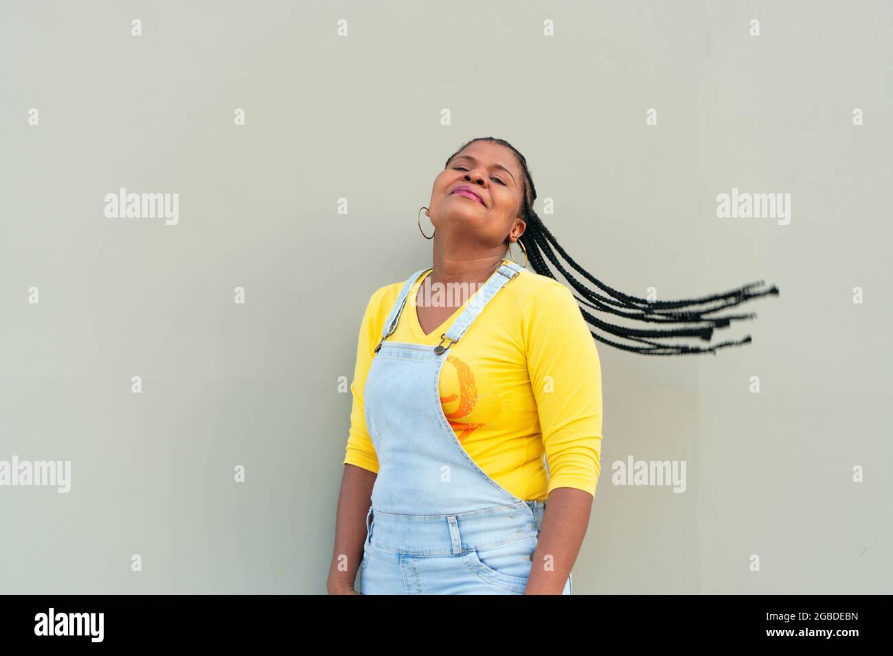 African woman braids moving hi-res stock photography and images - Alamy
