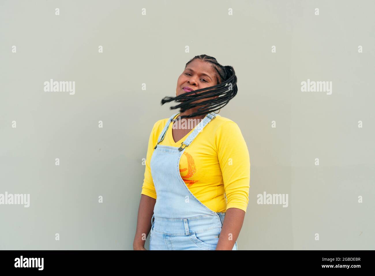African woman braids moving hi-res stock photography and images - Alamy