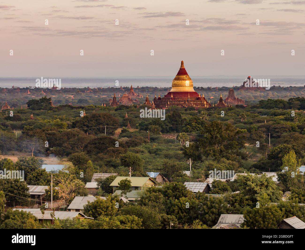 Panorama of the Dhammayazika Pagoda in Bagan as the hot air balloon passes by Stock Photo