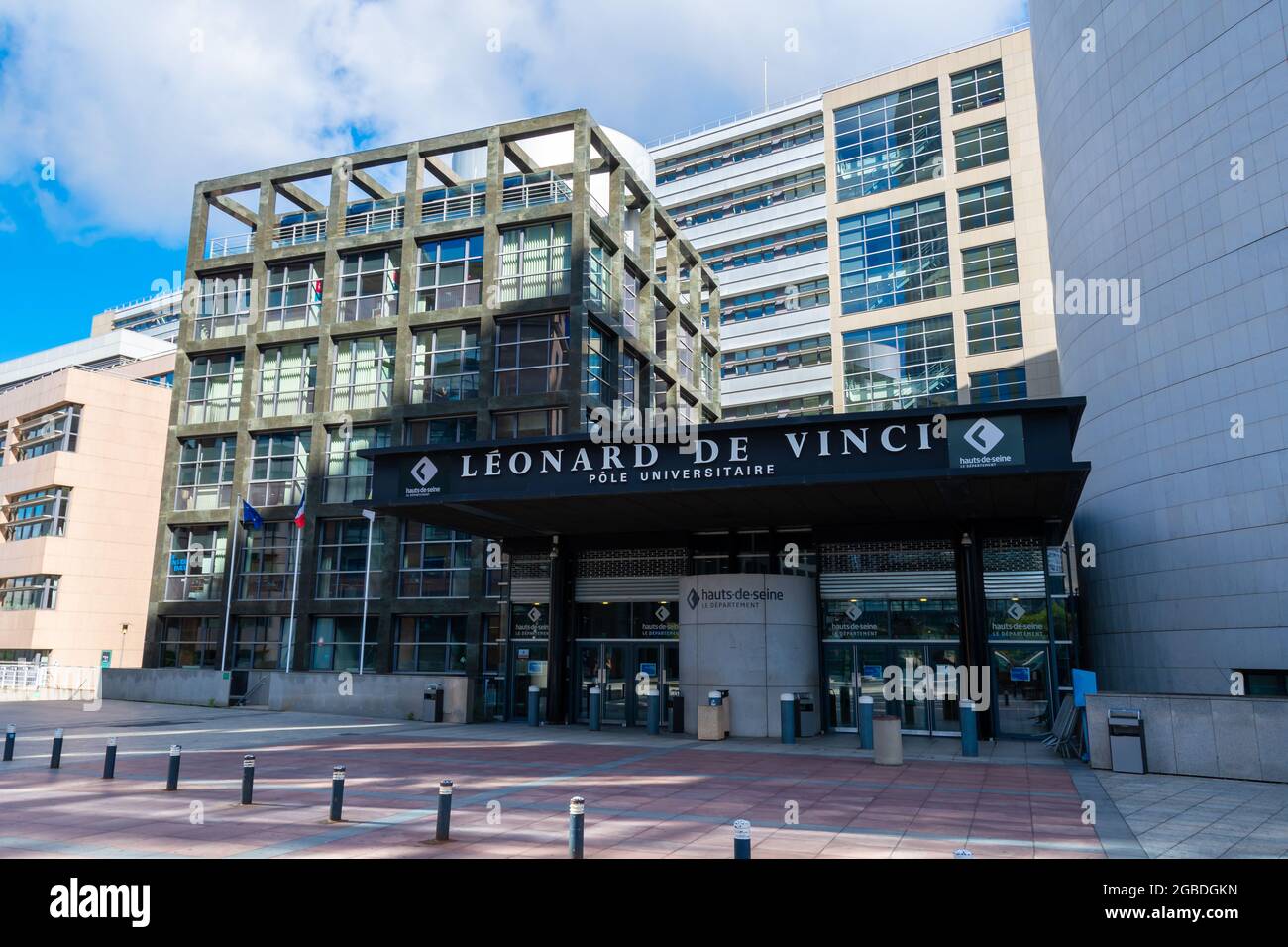 Main entrance to Pôle Universitaire Léonard de Vinci, private higher education institution located in the business district of Paris-La Défense Stock Photo
