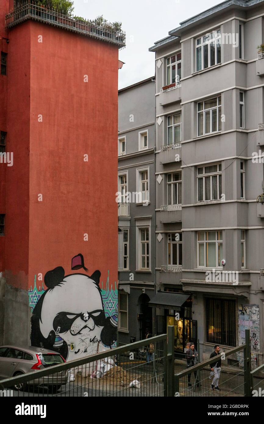 Turkey. 20th Nov, 2017. Istanbul facades decorated with the angry panda bear mural, Beyoglu district, Istanbul, Turkey, November 20, 2017. (Photo by Smith Collection/Gado/Sipa USA) Credit: Sipa USA/Alamy Live News Stock Photo