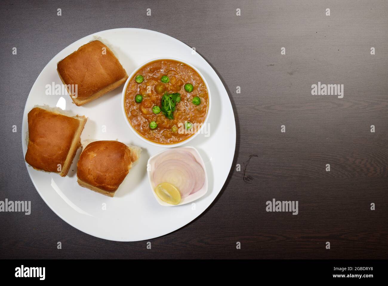 Top View Of Pav Bhaji With Onion Lemon In Plate, Famous Mumbai Dish Stock Photo
