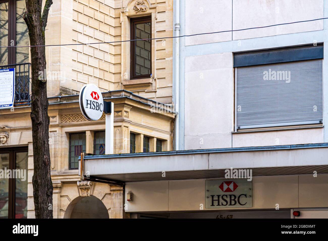 PARIS, FRANCE - Jul 15, 2021: The buildling facade of HSBC Bank in Paris, France Stock Photo