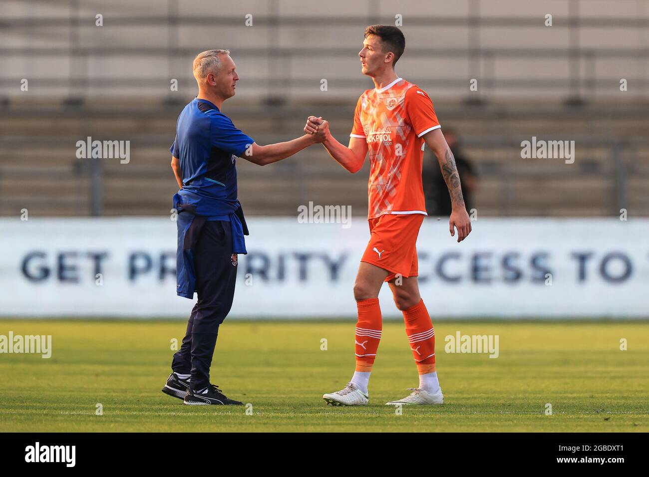 neil-critchley-manager-of-blackpool-shakes-hands-with-oliver-casey-of-blackpool-after-the-final-whistle-2GBDXT1.jpg