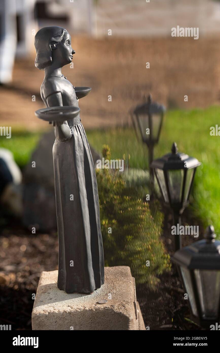 Pinckney, Michigan, USA. 3rd Aug, 2021. The Bird Girl' sits in a homeowners garden in August of the year 2021. The statue was made famous in a book called 'Midnight in the Garden of Good and Evil. (Credit Image: © Mark Bialek/ZUMA Press Wire) Stock Photo