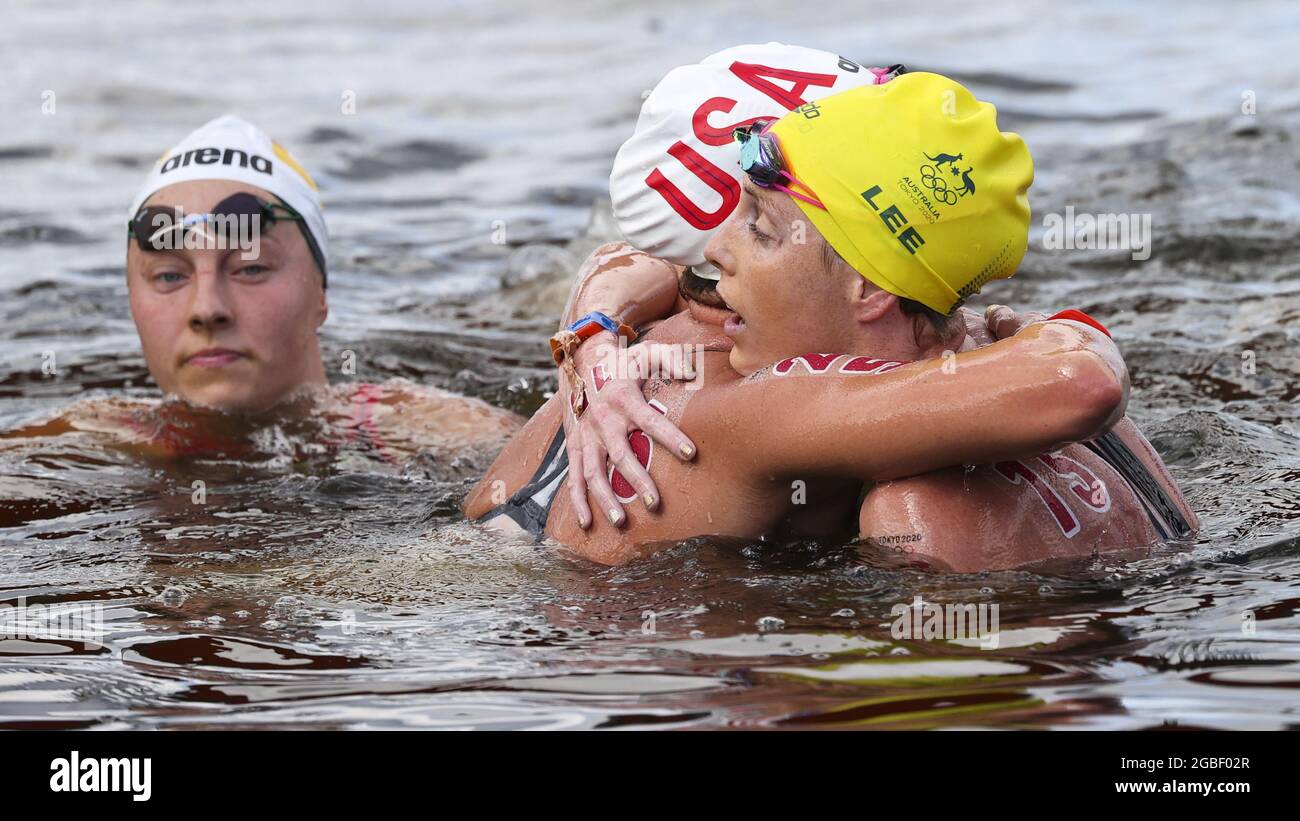 Tokyo 2020 Olympics - Open Water Swimming - Women's 10km - Final - Odaiba  Marine Park - Tokyo, Japan - August 4, 2021. Kareena Lee of Australia and  Haley Anderson of the
