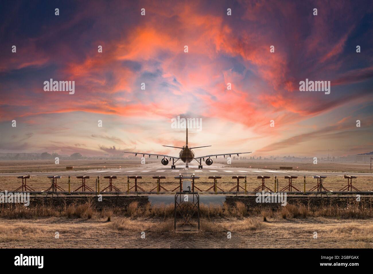 Plane landing pink sunset hi-res stock photography and images - Alamy