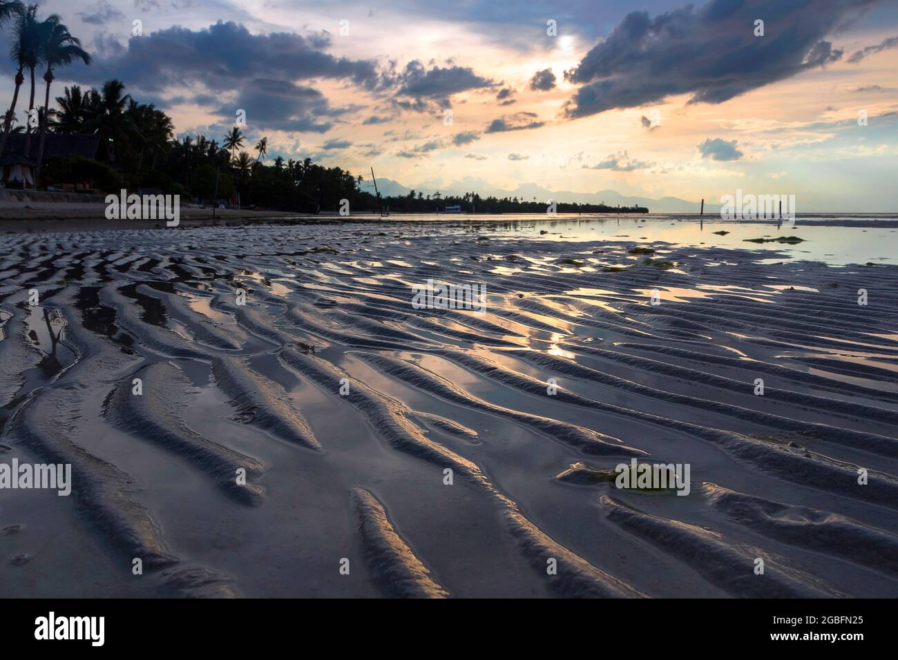 a view of a beach next to a body of water Stock Photo
