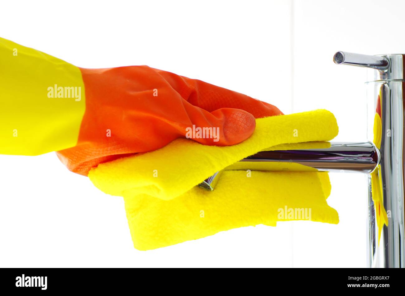 Woman cleaning the bath tub hi-res stock photography and images - Alamy