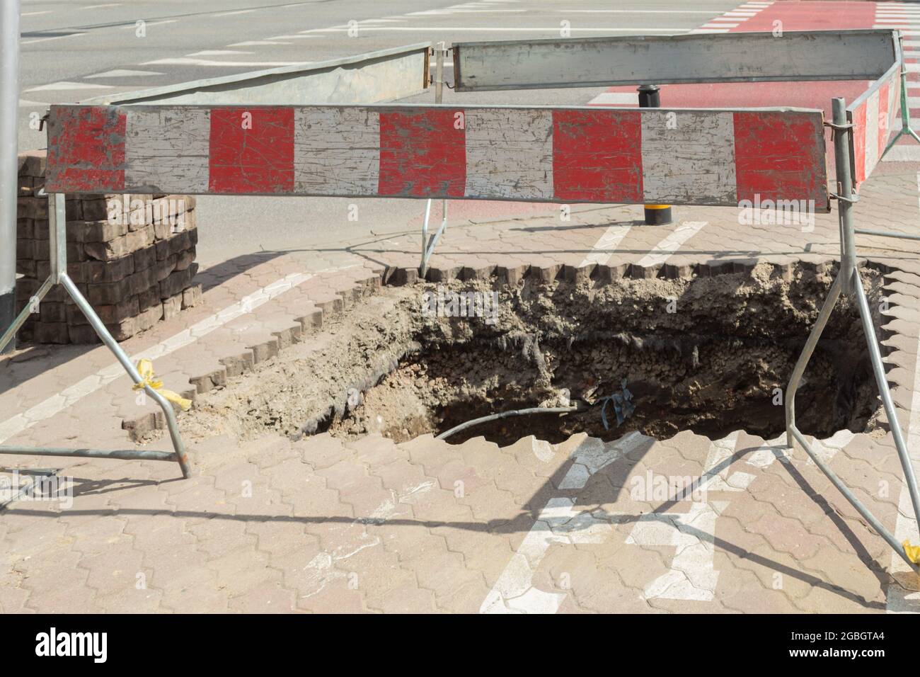 Excavation fencing. Protective barriers and fences during construction