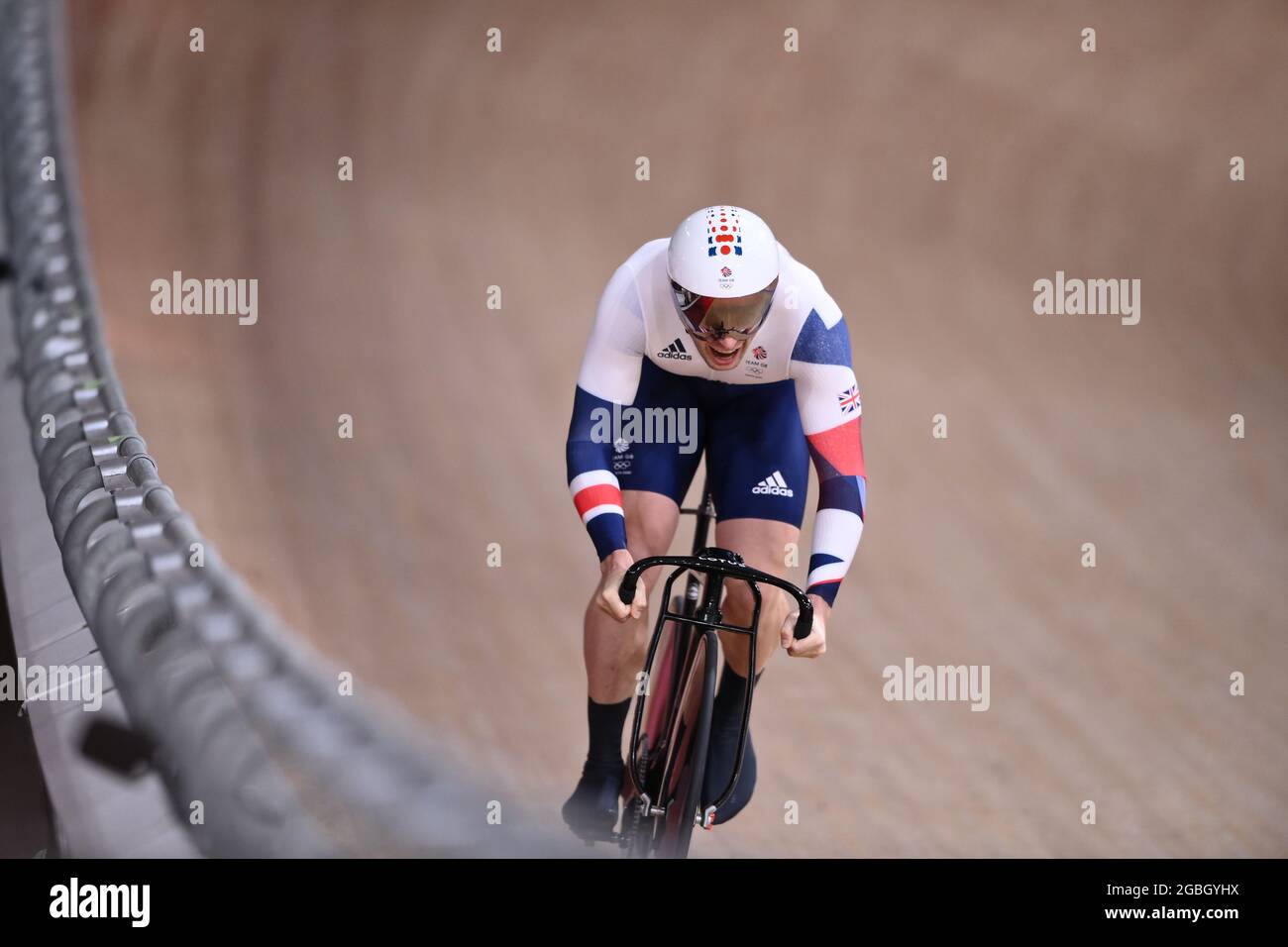 (210804) --IZU, Aug. 4, 2021 (Xinhua) -- Jason Kenny of Great Britain competes during cycling track men's sprint match at Tokyo 2020 Olympic Games, in Izu, Japan, Aug. 4, 2021. (Xinhua/Zhang Hongxiang) Stock Photo