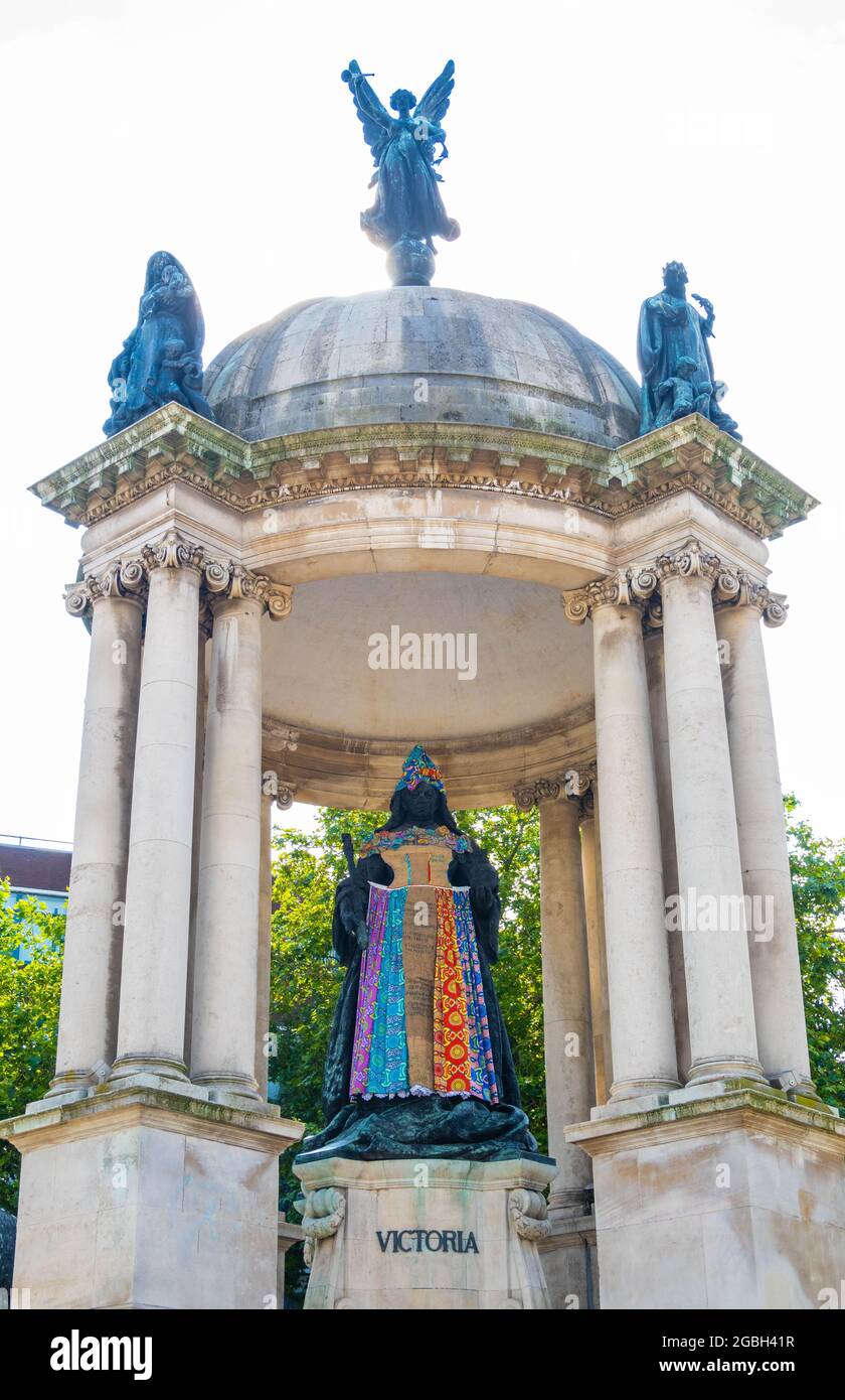 Queen Victoria Monument by CJ Allen 1906 redressed by artists Laurence Westgaph and Karen Arthur for Sky Arts and Culture Liverpool Stock Photo
