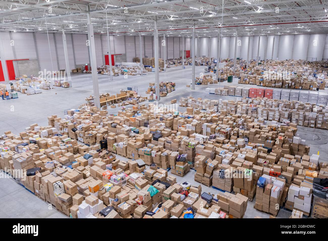 04 August 2021, North Rhine-Westphalia, Zülpich: Employees and volunteers  sort donations in kind for the victims of the flood disaster in a logistics  warehouse of the German Red Cross (DRK). Here, on
