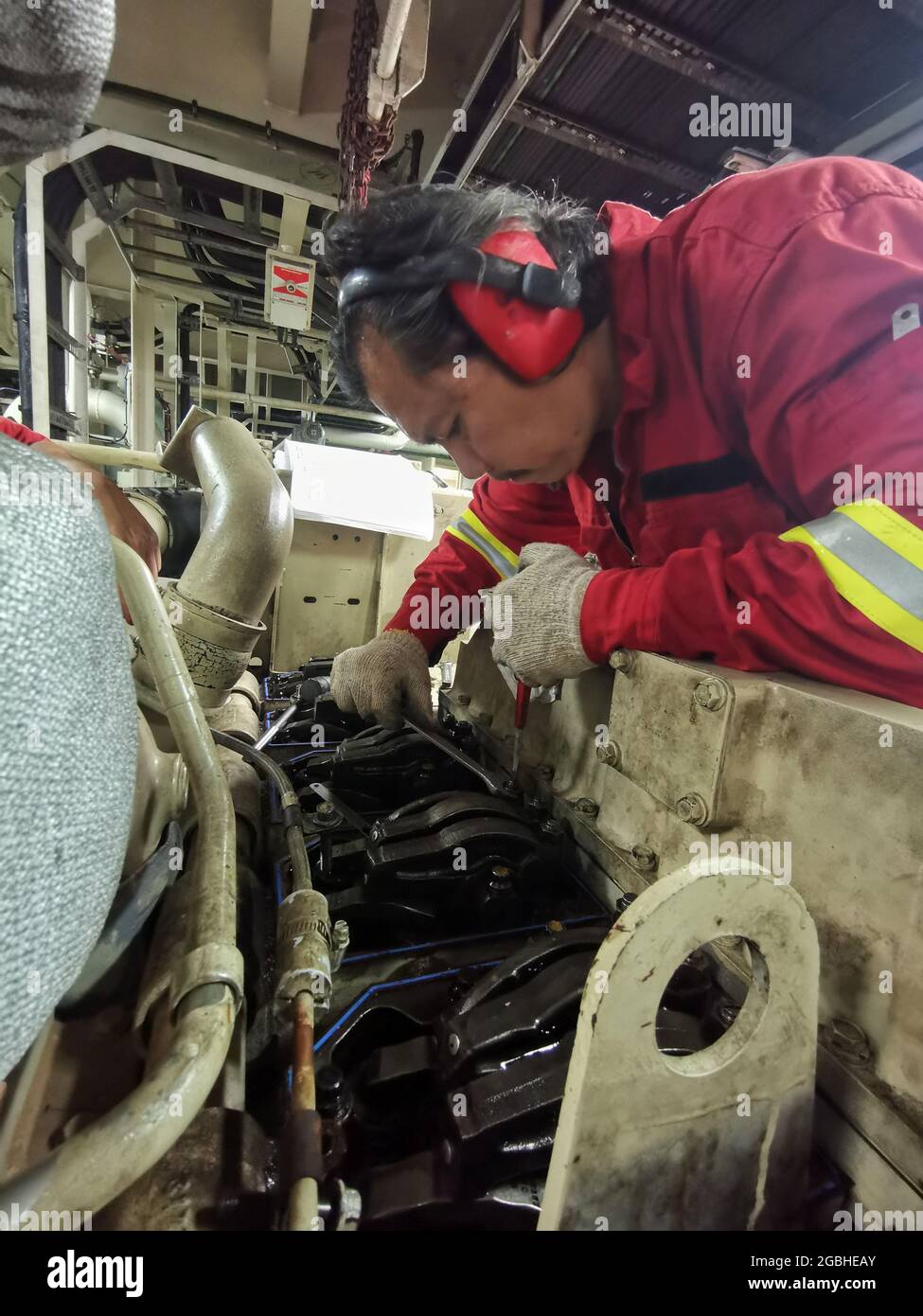 marine engineering crew carried out checking tappet clearance for auxiliary engine onboard as per plan maintenance system Stock Photo