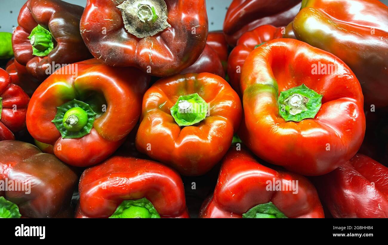 peppers exposed in the market Stock Photo - Alamy
