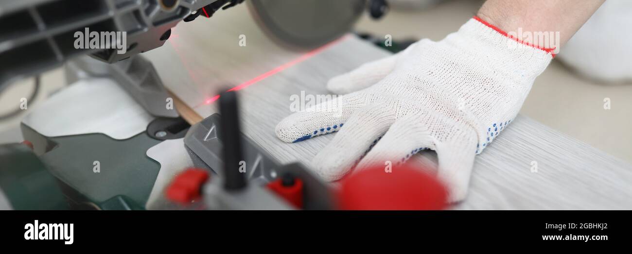 Builder cuts laminate board with circular saw Stock Photo Alamy