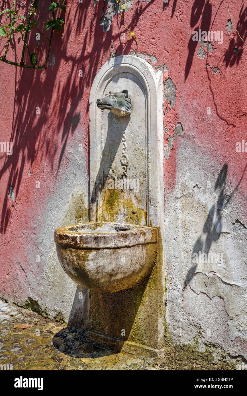 Drinking water fountain on street in Rome Stock Photo Alamy