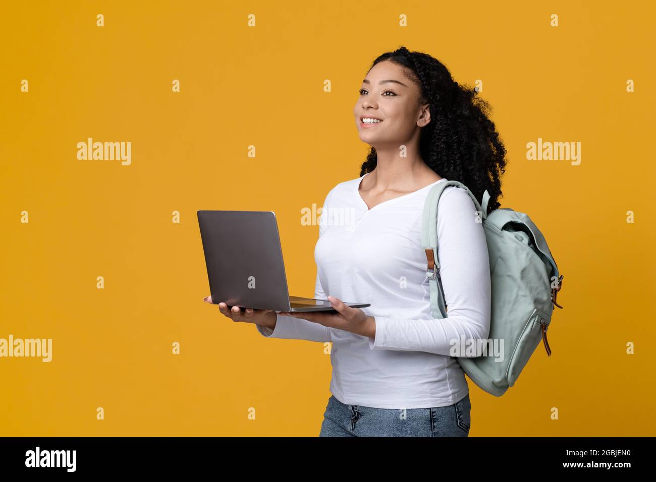Black female student hi-res stock photography and images - Alamy