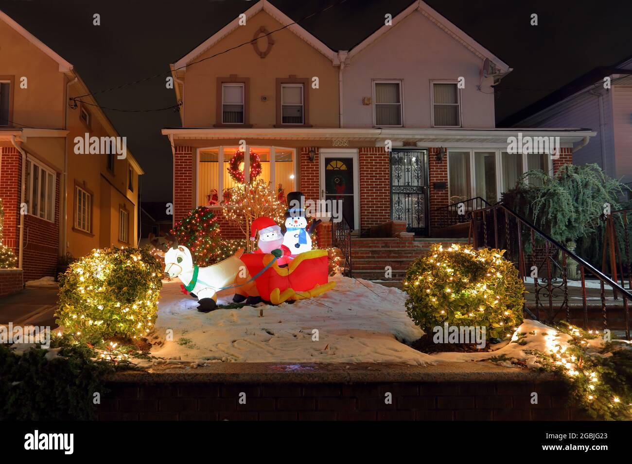 geography / travel, USA, New York, New York City, Christmas decorated houses in Dyker Heights