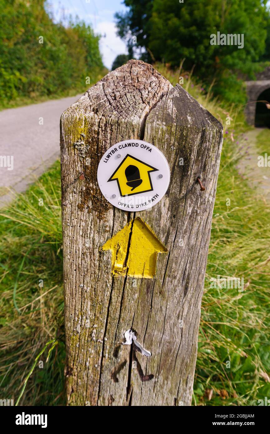 Offa's Dyke public footpath sign in English and Welsh languages outside Chirk North Wales a 177 mile long walking trail in the UK Stock Photo