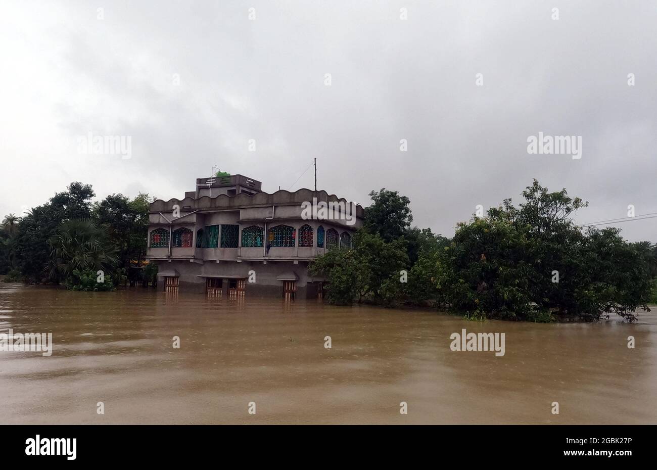West Bengal. 4th Aug, 2021. Photo taken on Aug. 4, 2021 shows a building in floodwaters in Hoogly district of India's West Bengal State. Credit: Str/Xinhua/Alamy Live News Stock Photo