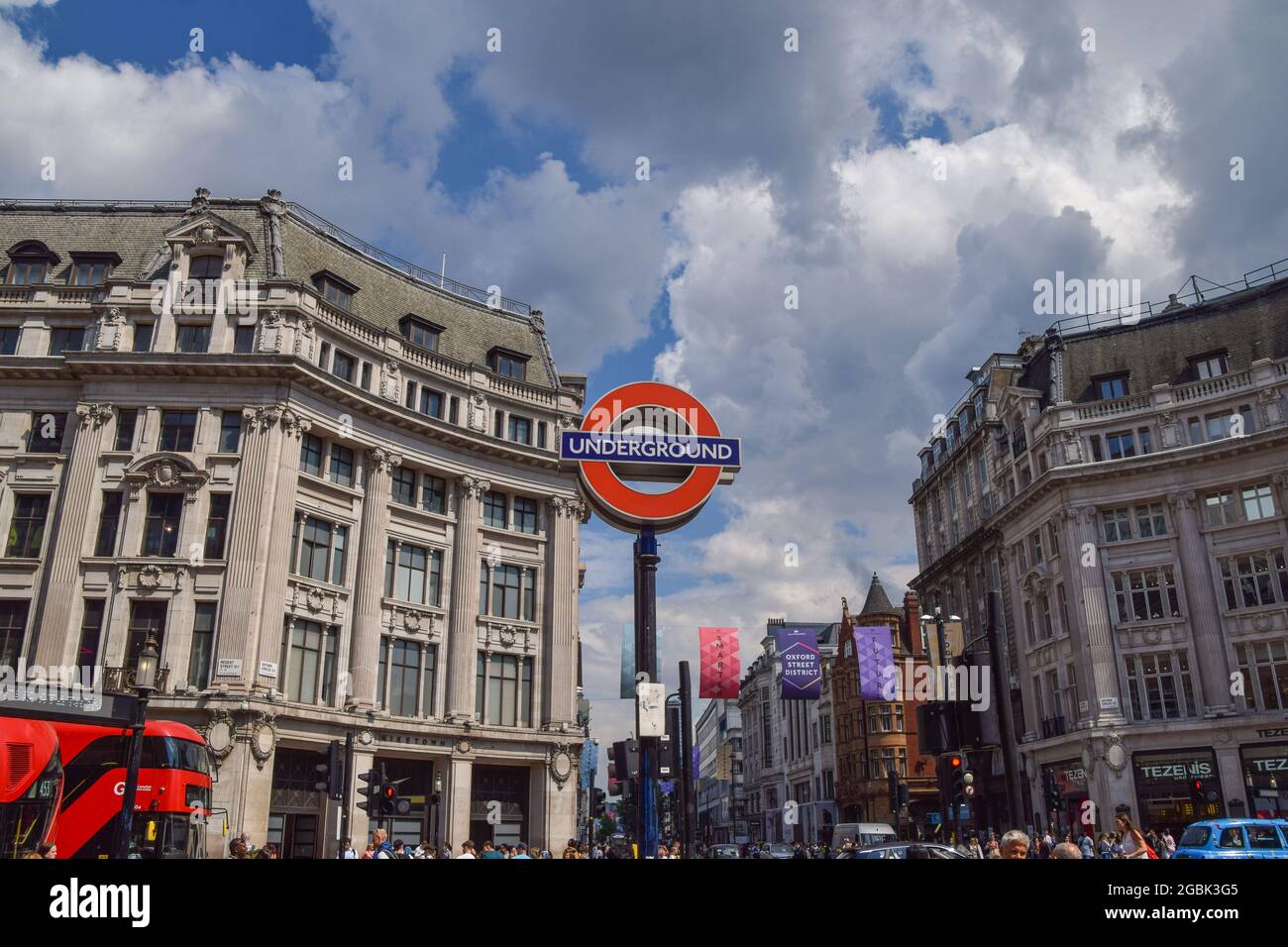 London, United Kingdom. 4th August 2021. London Underground sign at Oxford Circus station. This week's planned strikes across the London Underground have been suspended at the last minute to allow talks to continue over the pay grade dispute for night tube drivers. (Credit: Vuk Valcic / Alamy Live News) Stock Photo