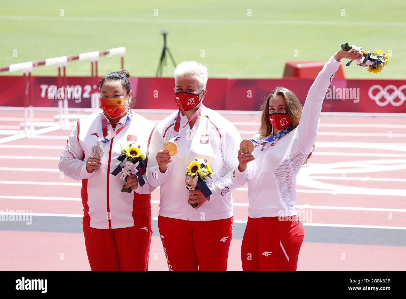 Zheng WANG (CHN) 2nd Silver Medal, WLODARCZYK Anita (POL) Winner Gold