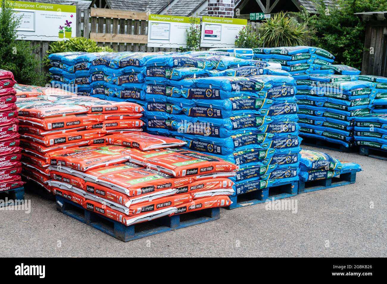 Garden compost pallets hires stock photography and images Alamy