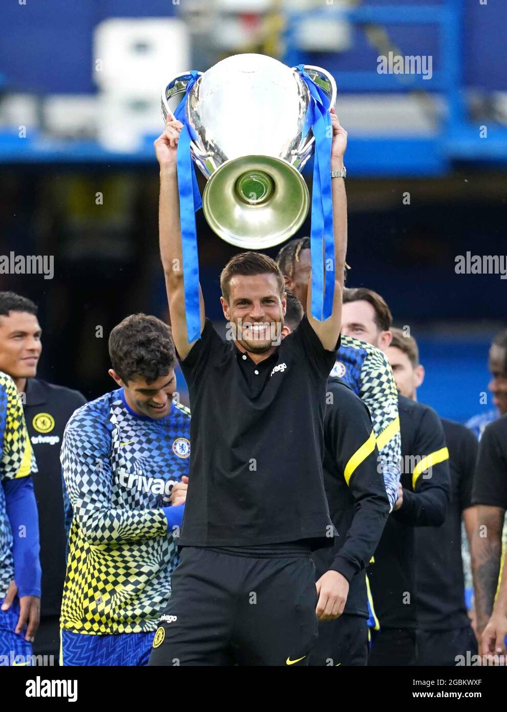 Chelsea S Cesar Azpilicueta Centre Lifts The Uefa Champions League Trophy Prior To The Mind Series Match At Stamford Bridge London Picture Date Wednesday August 4 21 Stock Photo Alamy Chelsea S Cesar Azpilicueta Centre Lifts The Uefa Champions League Trophy Prior To The Mind Series Match At Stamford Bridge London Picture Date Wednesday August 4 21 Stock Photo Alamy