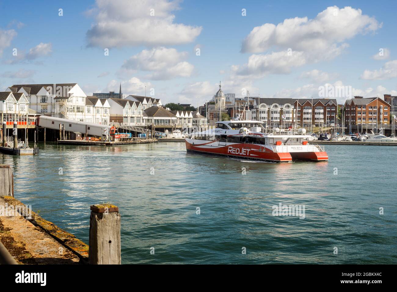A Red Jet fast catamaran passenger ferry reversing away from T2 terminal at  Town Quay, Southampton as it departs for Cowes, Isle of Wight Stock Photo