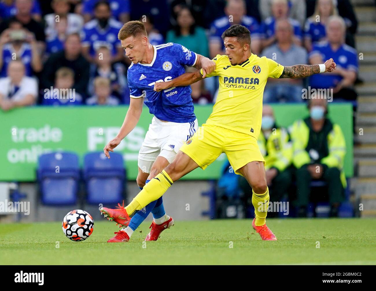 Leicester City's Harvey Barnes (left) and Villareal's Yeremi Pino battle for the ball during the Pre-Season Friendly match at The King Power Stadium, Leicester. Picture date: Wednesday August 4, 2021. Stock Photo