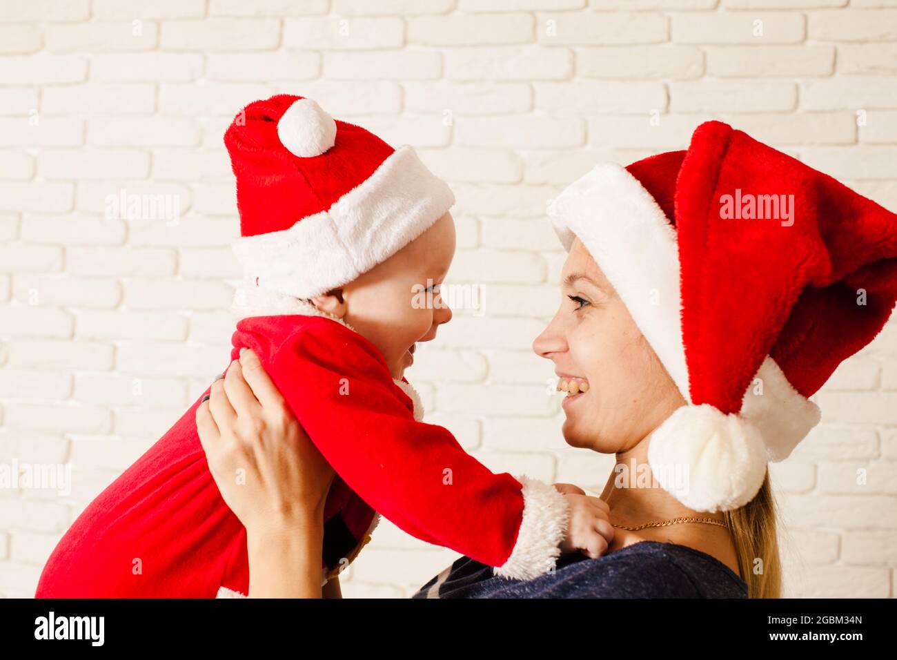 https://c8.alamy.com/comp/2GBM34N/mom-and-her-baby-spend-christmas-together-at-home-2GBM34N.jpg