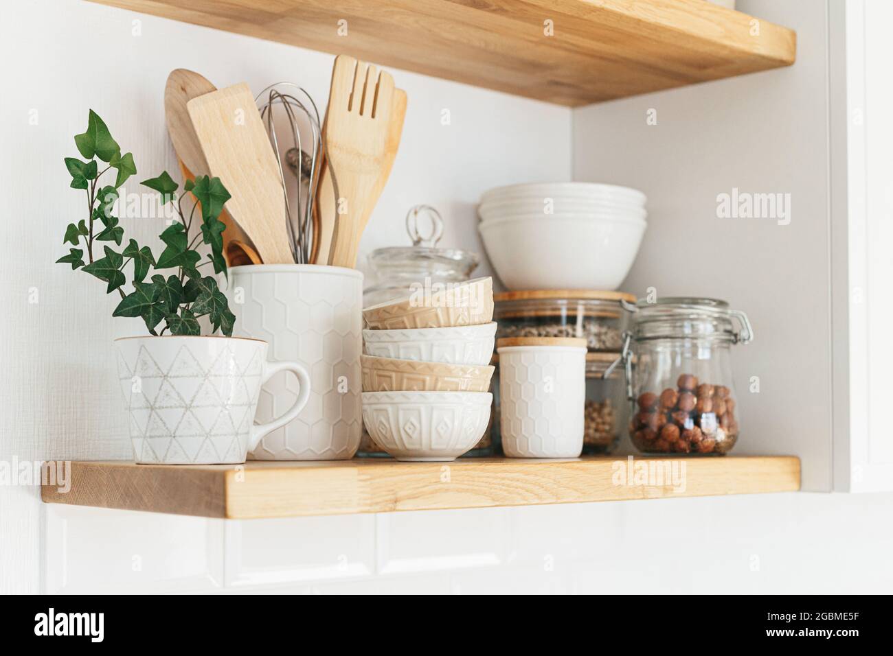 https://c8.alamy.com/comp/2GBME5F/eco-friendly-kitchen-zero-waste-home-concept-2GBME5F.jpg