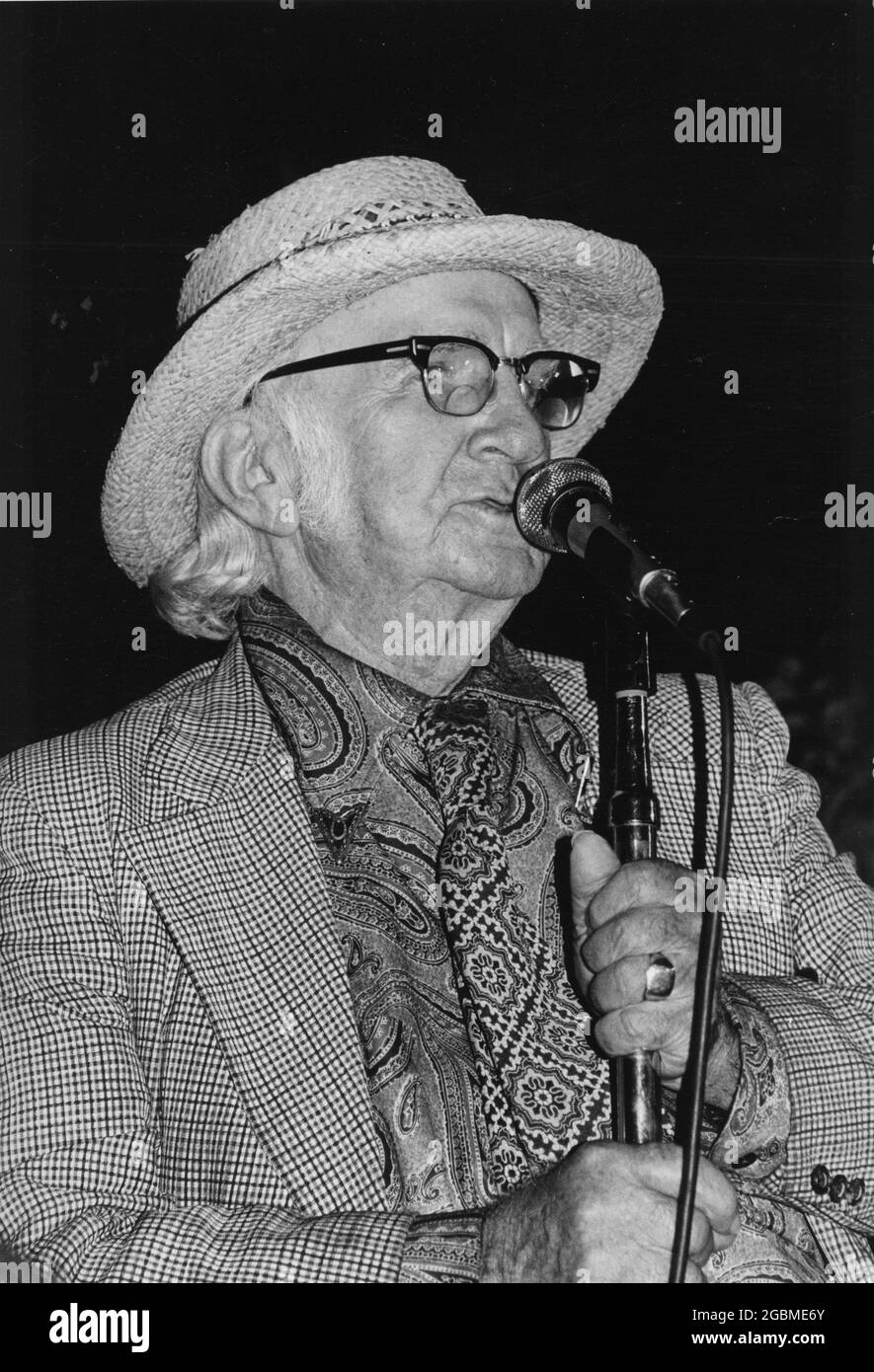 Austin, Texas USA, circa 1984: Singer Kenneth Threadgill croons into the microphone while performing. Stock Photo