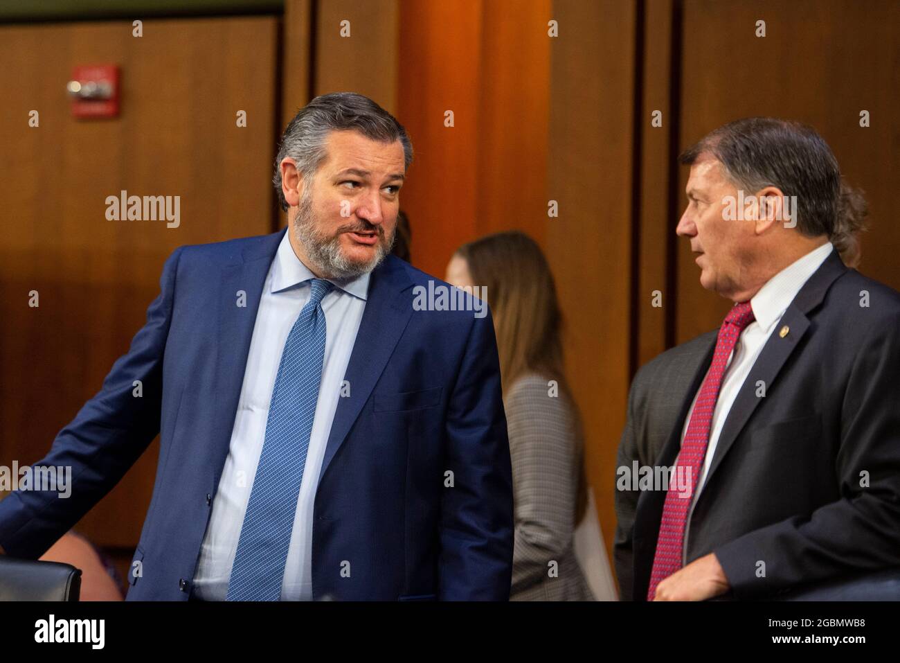 Washington, Vereinigte Staaten. 04th Aug, 2021. United States Senator Ted Cruz (Republican of Texas), left, confers with United States Senator Mike Rounds (Republican of South Dakota), right, during a Senate Committee on Foreign Relations business meeting for nominations and legislative considerations in the Hart Senate Office Building in Washington, DC, Wednesday, August 4, 2021. Credit: Rod Lamkey/CNP/dpa/Alamy Live News Stock Photo