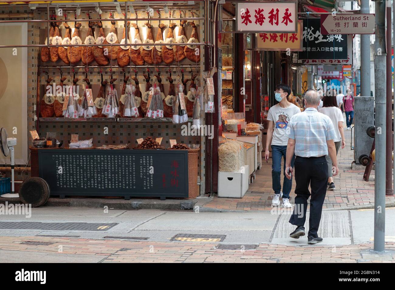 “Wing Lee” Dried Seafood Shop, Des Voeux Road West, junction of Sutherland Street, Sai Ying Pun, Hong Kong 4th August 2021 Stock Photo