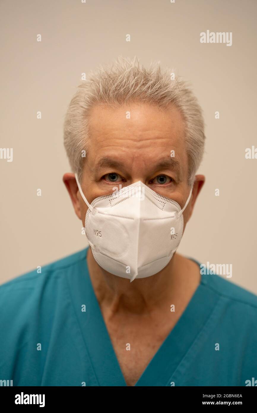 Wearing n95 mask hi-res stock photography and images - Alamy