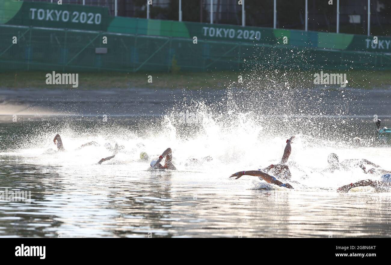 Tokyo, Japan. 5th Aug, 2021. Athletes compete during the men's 10km of marathon swimming at the Tokyo 2020 Olympic Games in Tokyo, Japan, Aug. 5, 2021. Credit: Cao Can/Xinhua/Alamy Live News Stock Photo