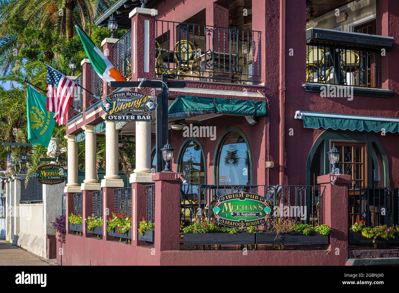 Meehan's Irish Pub & Seafood House along A1A on the Matanzas Bay waterfront in Old Town St. Augustine, Florida. (USA) Stock Photo