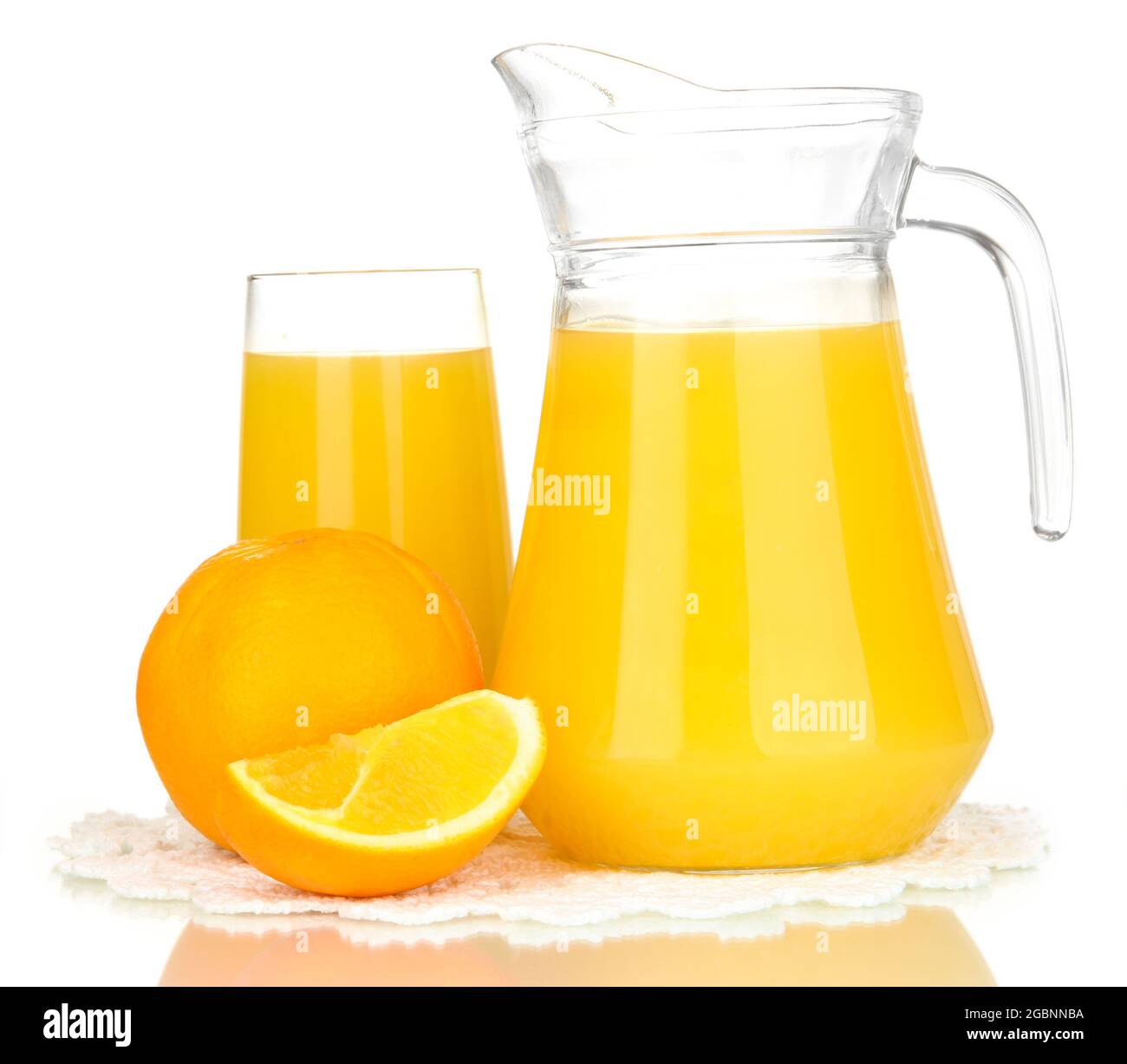 https://c8.alamy.com/comp/2GBNNBA/full-glass-and-jug-of-orange-juice-and-oranges-isolated-on-white-2GBNNBA.jpg