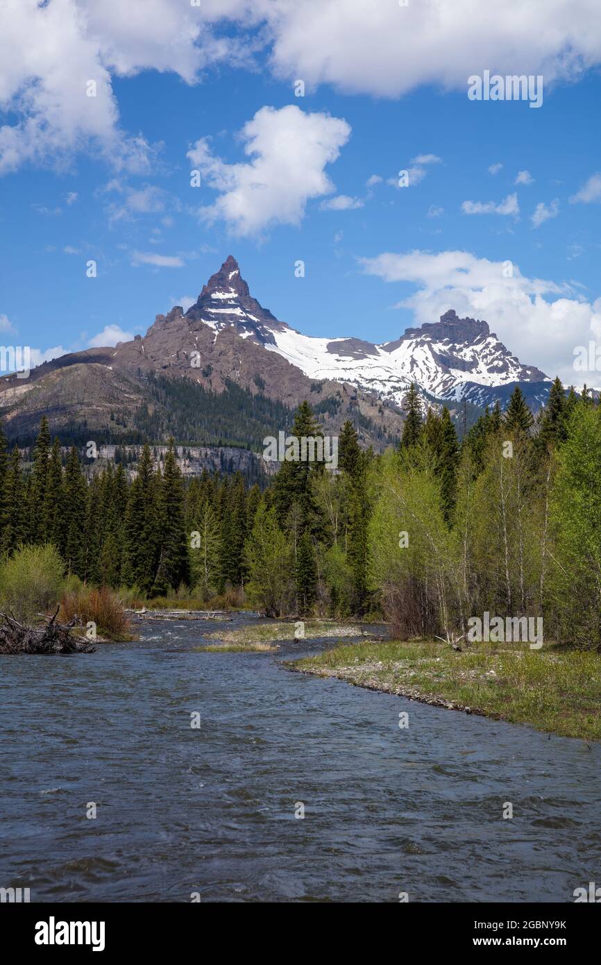 Pilot Peak and Index Peak in the Absaroka Range as seen from the Clarks Fork on the Beartooth Highway, Wyoming Stock Photo