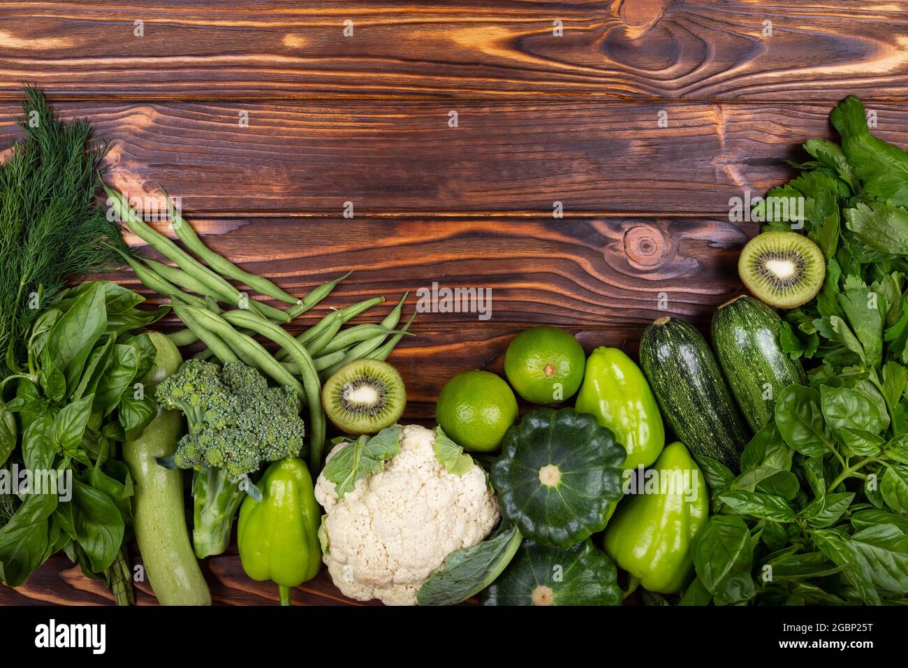 Green vegetable frame. Healthy diet food. Organic produce Stock Photo ...