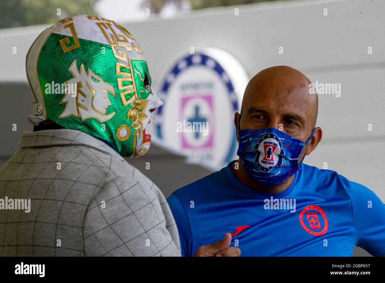 Mexico City, Mexico. 04th Aug, 2021. MEXICO CITY, MEXICO - AUGUST 4: Wrestler Dr Wagner meets with Oscar Perez at press conference at La Noria, high performance center of the Cruz Azul football team on August 4, 2021 in Mexico City, Mexico. (Photo by Eyepix/Sipa USA) Credit: Sipa USA/Alamy Live News Stock Photo