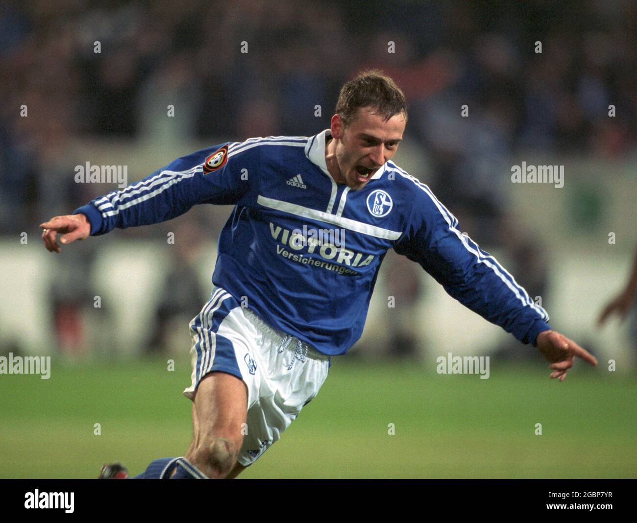 Gelsenkirchen Germany 26.1.2002, Football: Bundesliga Season 2001/02, FC  Schalke 04 (S04, blue) vs FC Bayern Munich (FCB,red) 5:1 — Joerg BOEHME  (S04 Stock Photo - Alamy