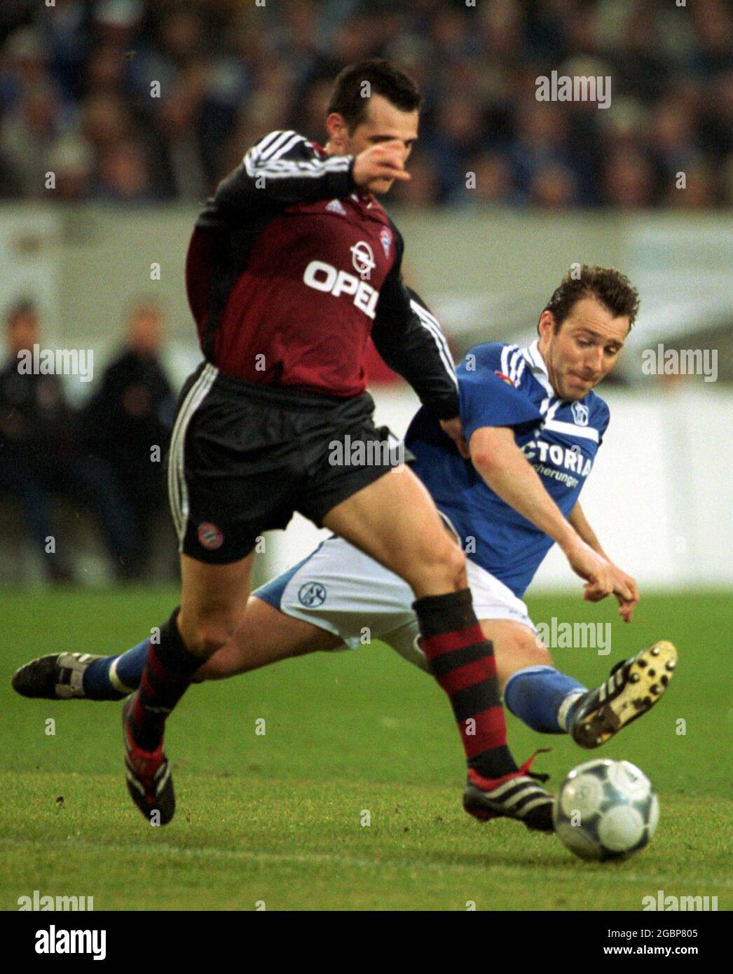 Gelsenkirchen Germany 26.1.2002, Football: Bundesliga Season 2001/02, FC  Schalke 04 (S04, blue) vs FC Bayern Munich (FCB,red) 5:1 — OMarc WILMOTS  (S04) , Willy SAGNOL (FCB Stock Photo - Alamy