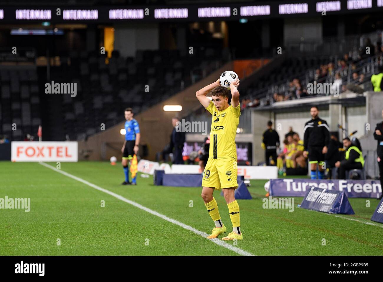 Sydney Australia May 26 Sam Sutton Of Wellington Phoenix Throws In The Ball During The Hyundai A League Soccer Match Between Western Sydney Wanderers Fc And Wellington Phoenix On May 26 21